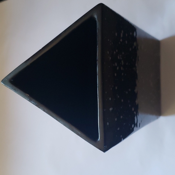 Pier 1 Imports Trianglular Black w White Speckles Vase - Picture 2 of 7